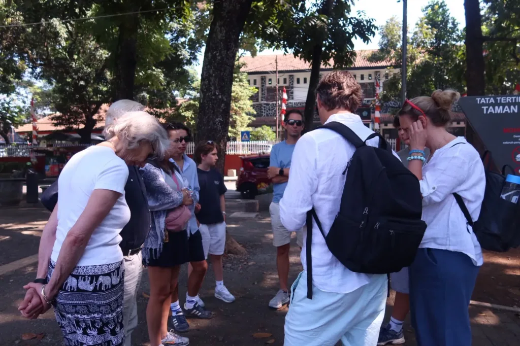 Bandung Good Guide walking tour: bandunggoodguidewalkingtour walk landscape