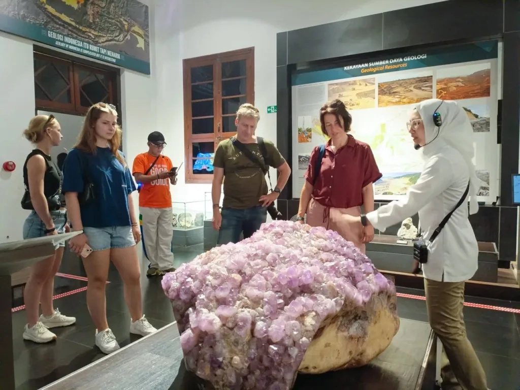 Bandung Good Guide walking tour: bandunggoodguidewalkingtour walk
