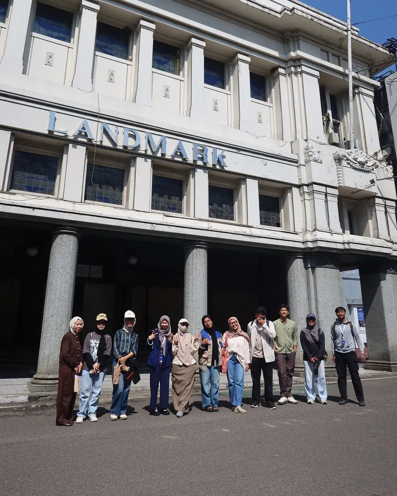 Bandung Good Guide walking tour: gedung Art Deco Landmark di Jalan Braga