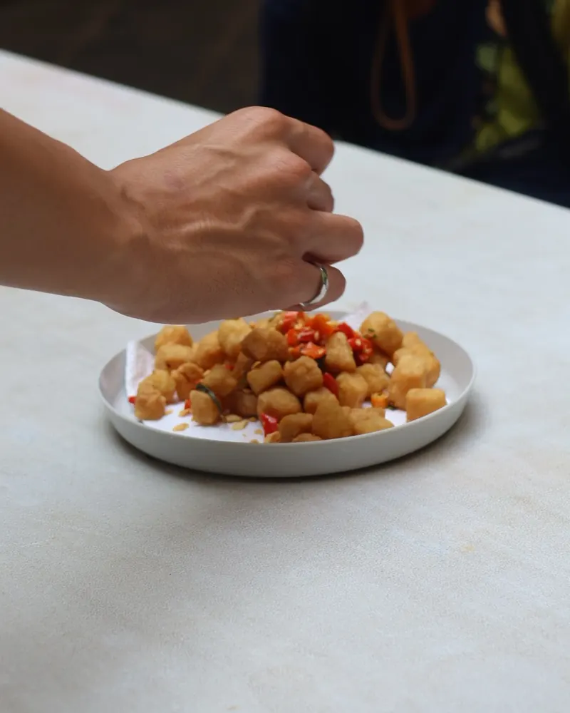 Bandung Good Guide walking tour kuliner: tahu goreng khas Bandung